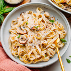 Easy Vegan Mushroom Pasta with Peppercorn Sauce